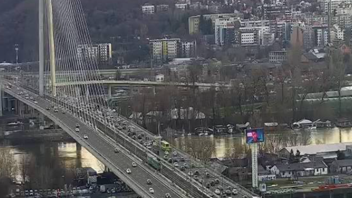 Ne ukidaju se linije 7L i 9L zbog radova na Mostu na Adi