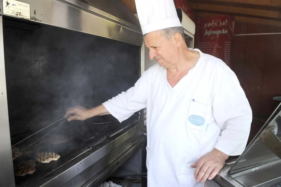 Nikola Milanović jedva preživljava visoke temperature