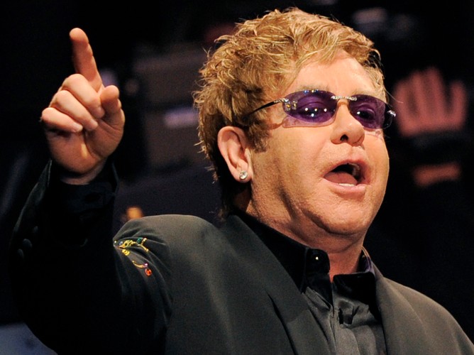 4. Elton John - 100 milionów dolarów