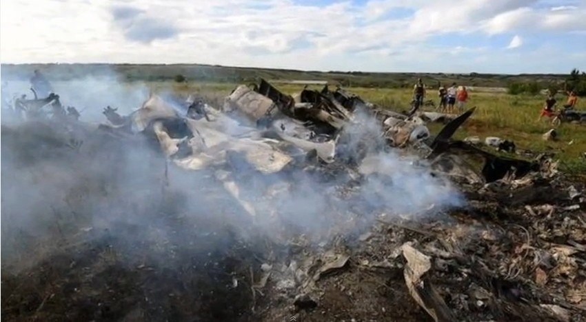 Ostaci pogođenog malezijskog aviona