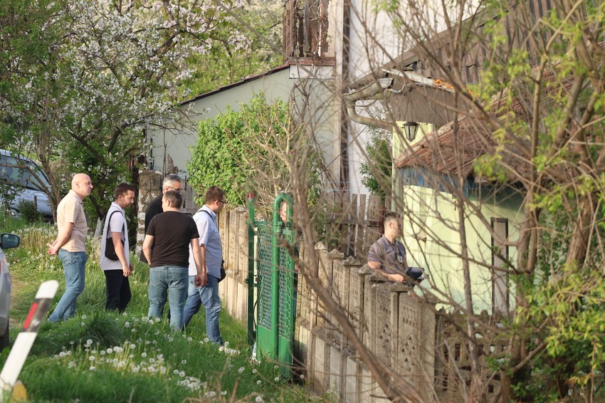 Inspektori u kući Dragijevića u selu Zlot