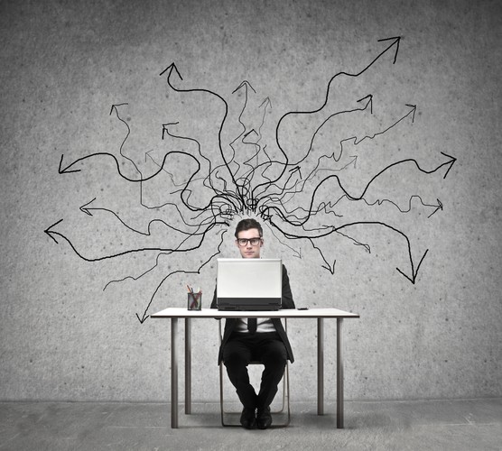 Kłopotliwa może się okazać próba zatrudnienia pracownika-narcyza. W tym przypadku niezwykle ważne będzie dotarcie do jego poprzednich współpracowników i zweryfikowanie rekomendacji. Może się okazać, że od narcyza trudno będzie uzyskać konstruktywną odpowiedź na temat dotychczasowych sukcesów i porażek.
Nie każdy kandydat to „gra warta świeczki”. Może się okazać, że będzie niezaangażowanym pracownikiem, szybko zrezygnuje, a my jako rekruterzy będziemy mieli rekrutację z fatalnym skutkiem na koncie.