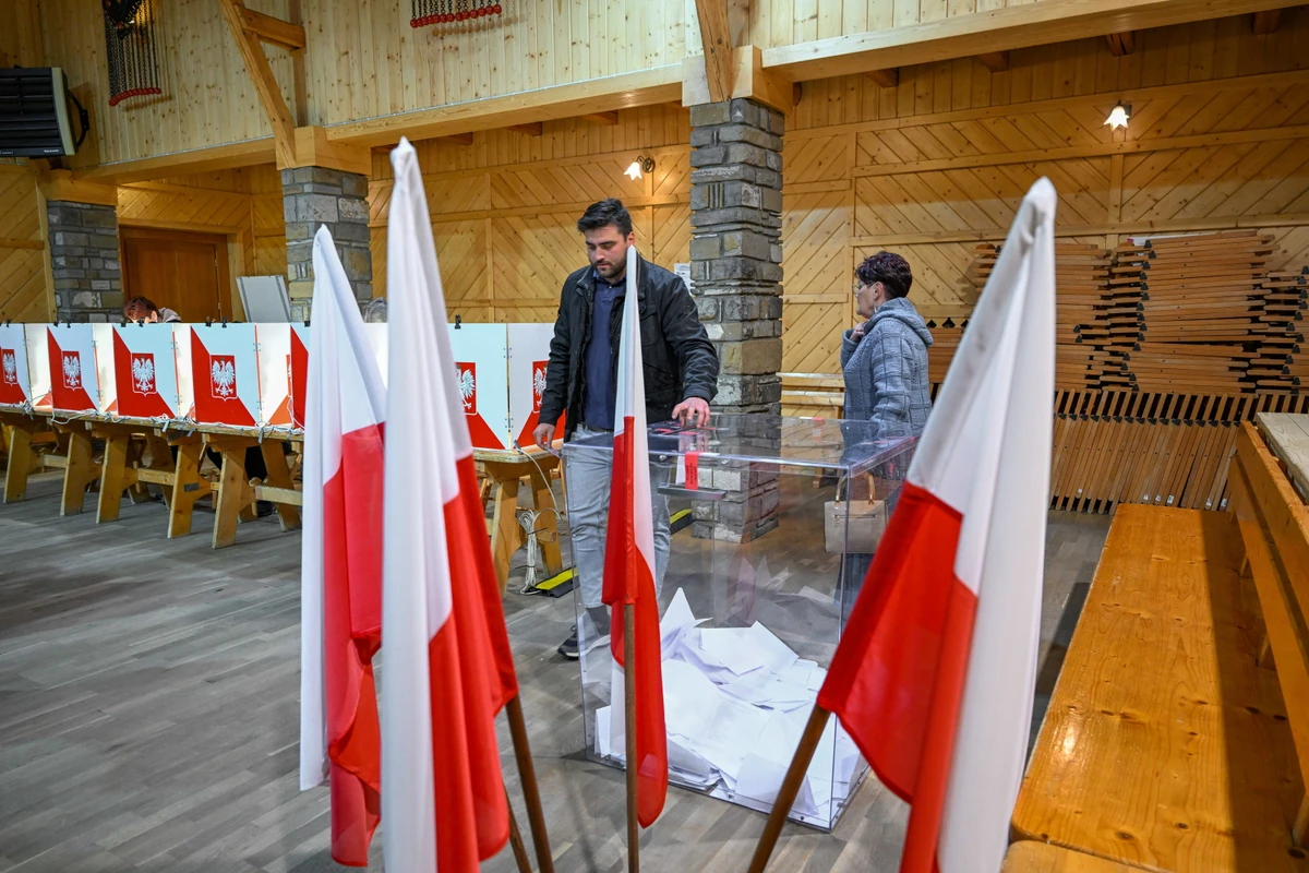 Gospodarz zdeklasował konkurencję w Azji i Pacyfiku. Nawrocki z minimalnym poparciem
