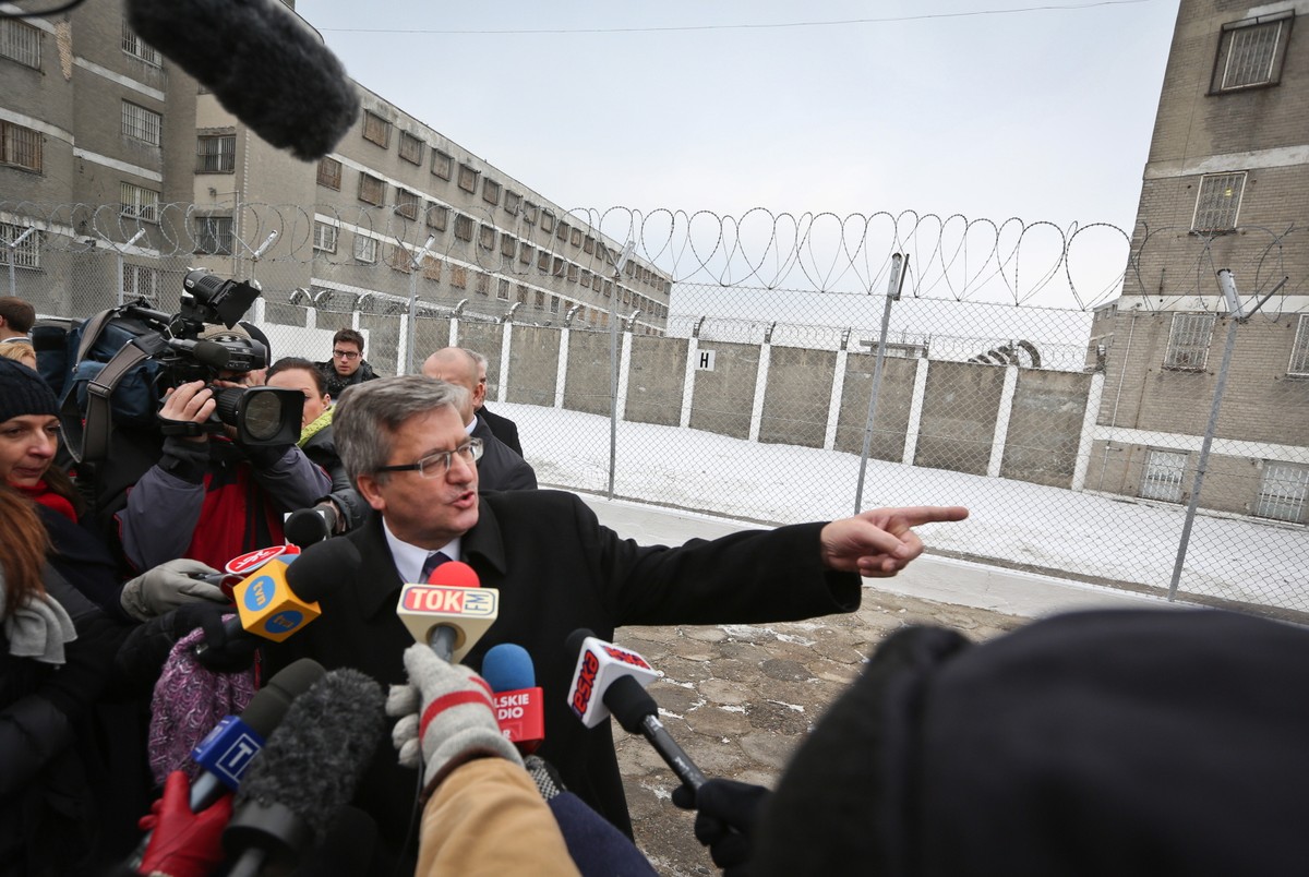 Prezydent Bronisław Komorowski przed aresztem na Białołęce