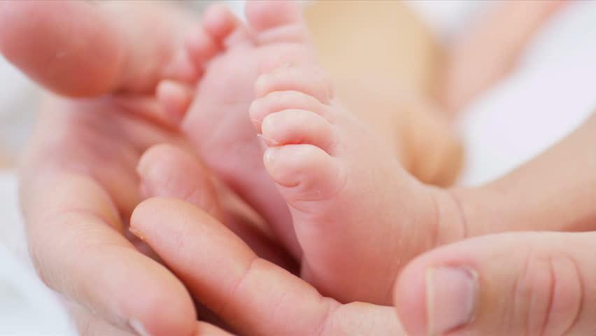 Kétfejű babának adott életet egy anyuka az év elején. Elképesztő felvétel (videó)