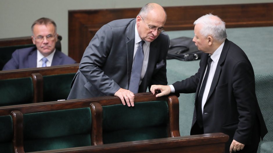 (z prawej) Jarosław Kaczyński i (w środku) Zbigniew Rau. Sejm, 17.09.2020 r.