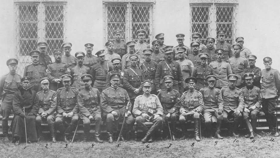 Dowódcy oddziałów I Korpusu Polskiego z generałem Józefem Dowborem-Muśnickim
