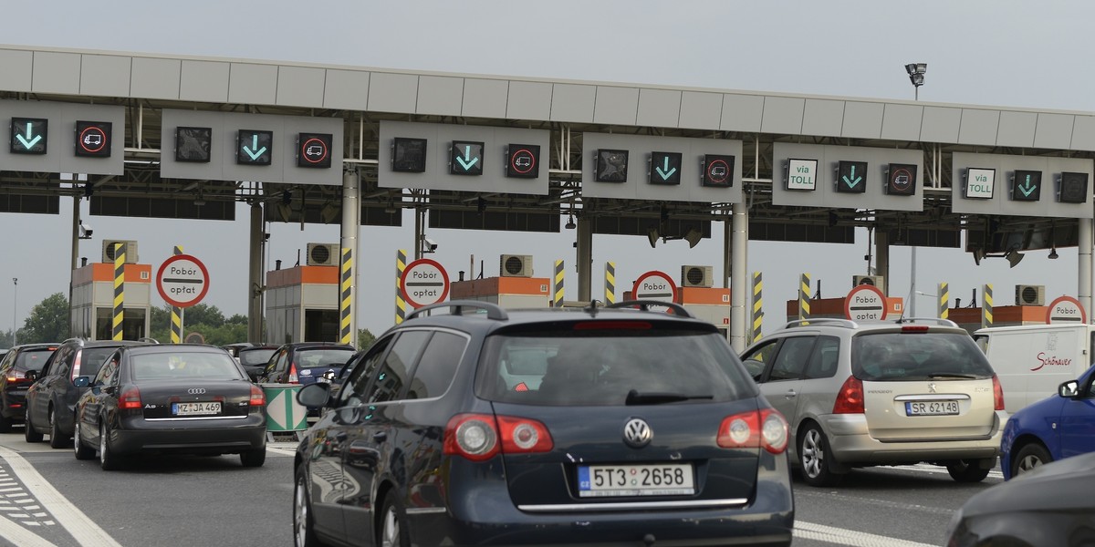 Kolejki do bramek na autostradzie A4