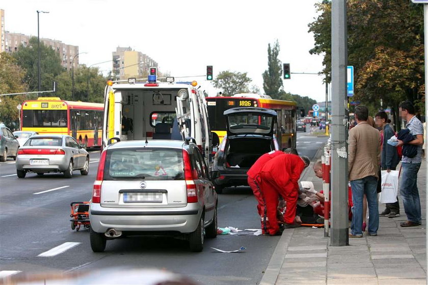 Wbiegł pod auto