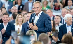 "To jest po prostu karygodne i żenujące". Nie milkną komentarze po słowach Tuska