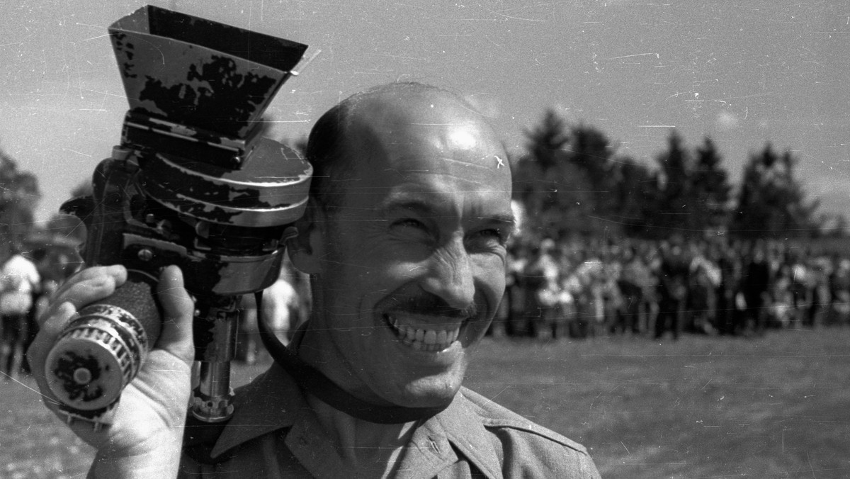 Bardziej przypominał kaskadera niż operatora. Filmował katastrofy i polityków. Karol Szczeciński, legendarny operator Polskiej Kroniki Filmowej, w tym roku skończyłby 100 lat.