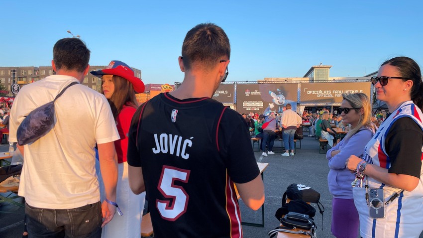 Navijači Srbije u Rigi | Foto: BBC/Grujica Andric