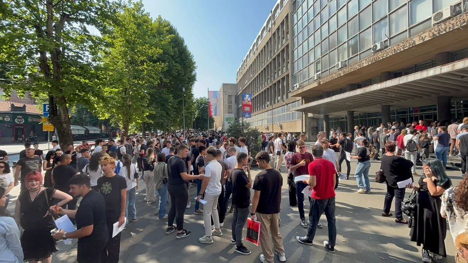 Velika gužva ispred Mašinskog falulteta drugog dana prijemnog