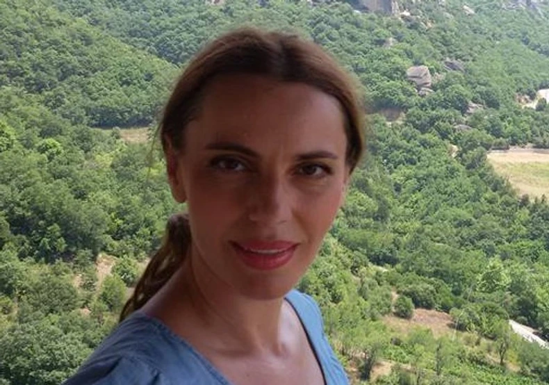 Vesna je morala da se krije od poznanika dok dođe poenta celog performansa