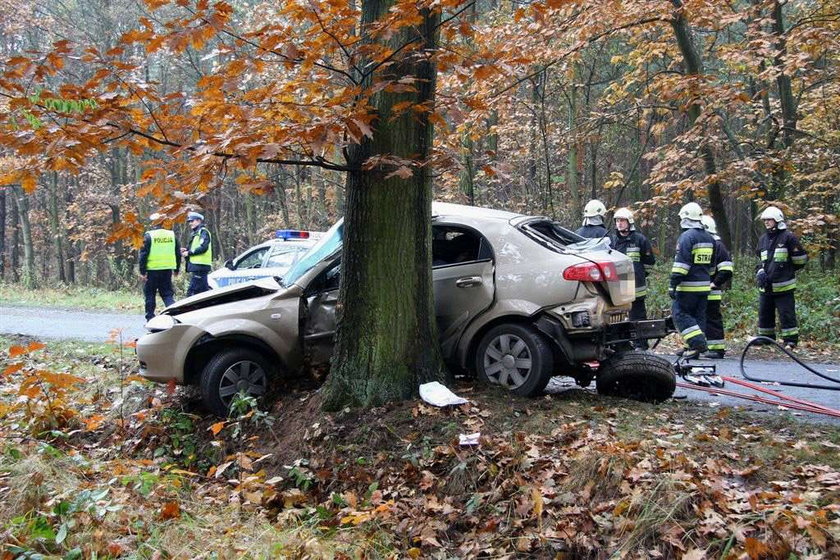 Zdjęcia. Tragiczny wypadek chevroleta