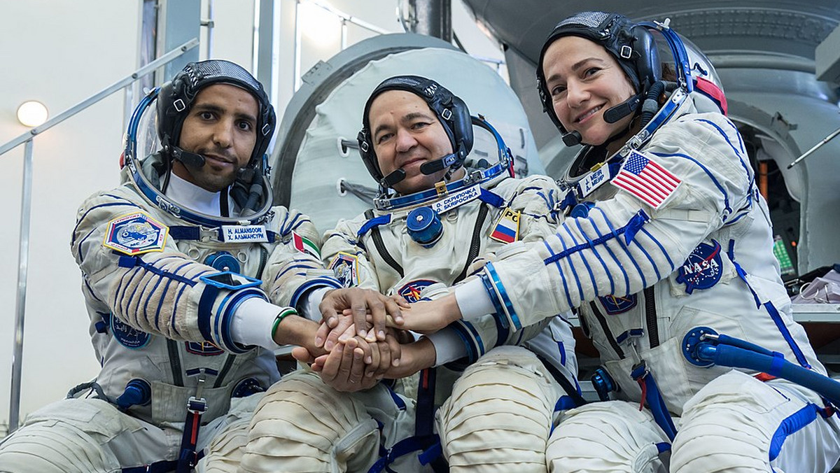 Z kosmodromu Bajkonur w Kazachstanie w kierunku Międzynarodowej Stacji Kosmicznej (ISS) wystartował statek kosmiczny Sojuz MS-15 z trzema astronautami na pokładzie, w tym z pierwszym w historii astronautą ze Zjednoczonych Emiratów Arabskich.