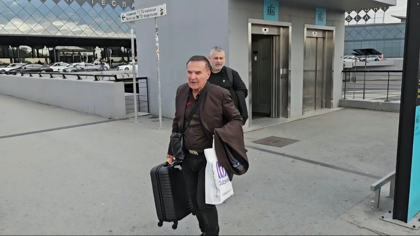 Ćerka Mitra Mirića prvi put u javnosti: Atraktivna brineta sačekala oca ...