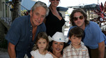 Michael Douglas, Catherine Zeta-Jones z dziećmi, Cameron Douglas i jego dziewczyna - Kelly Sott / Fot. Getty Images