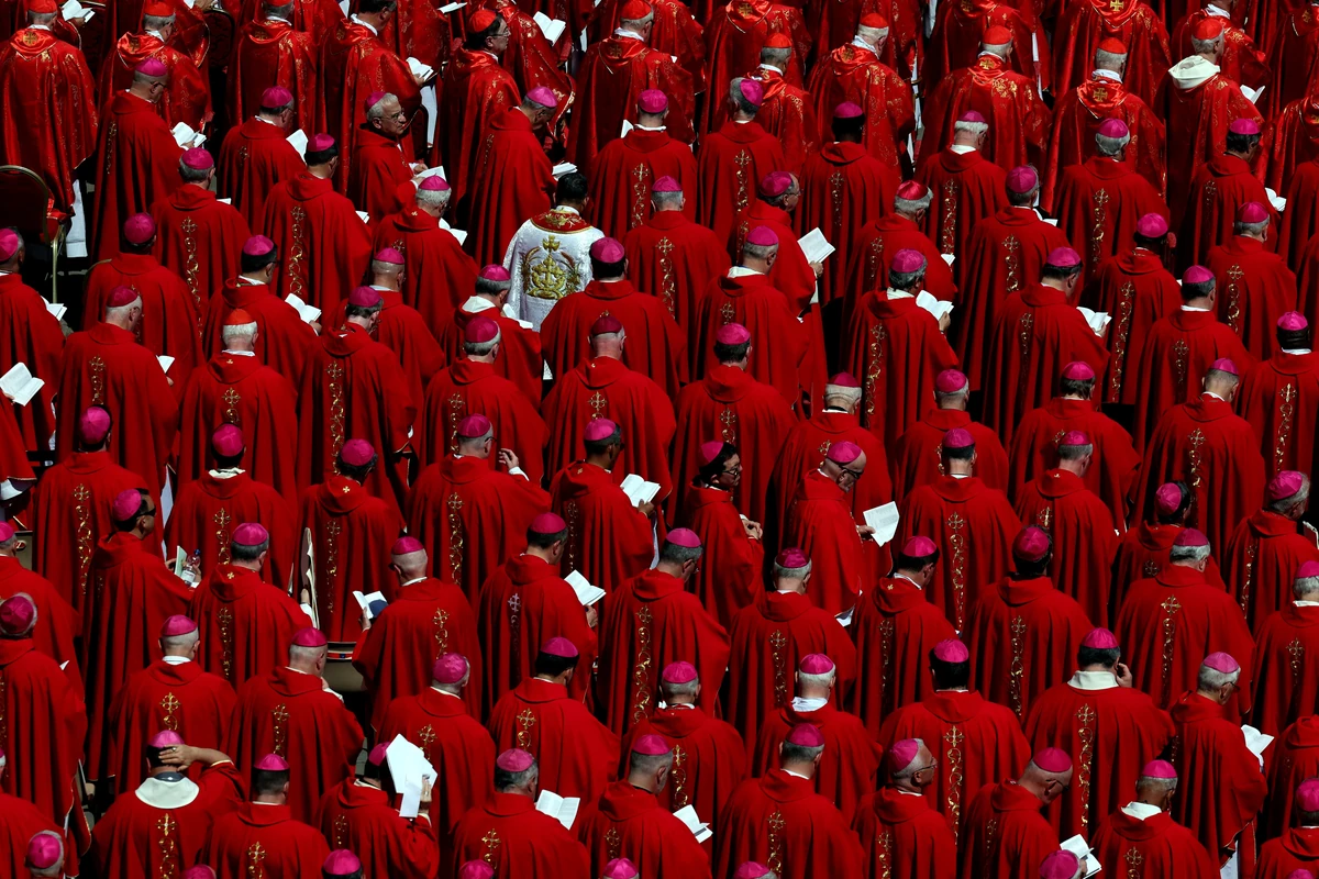 Coś dziwnego dzieje się przed konklawe. "Są kobiety z ambicjami władzy w Watykanie"