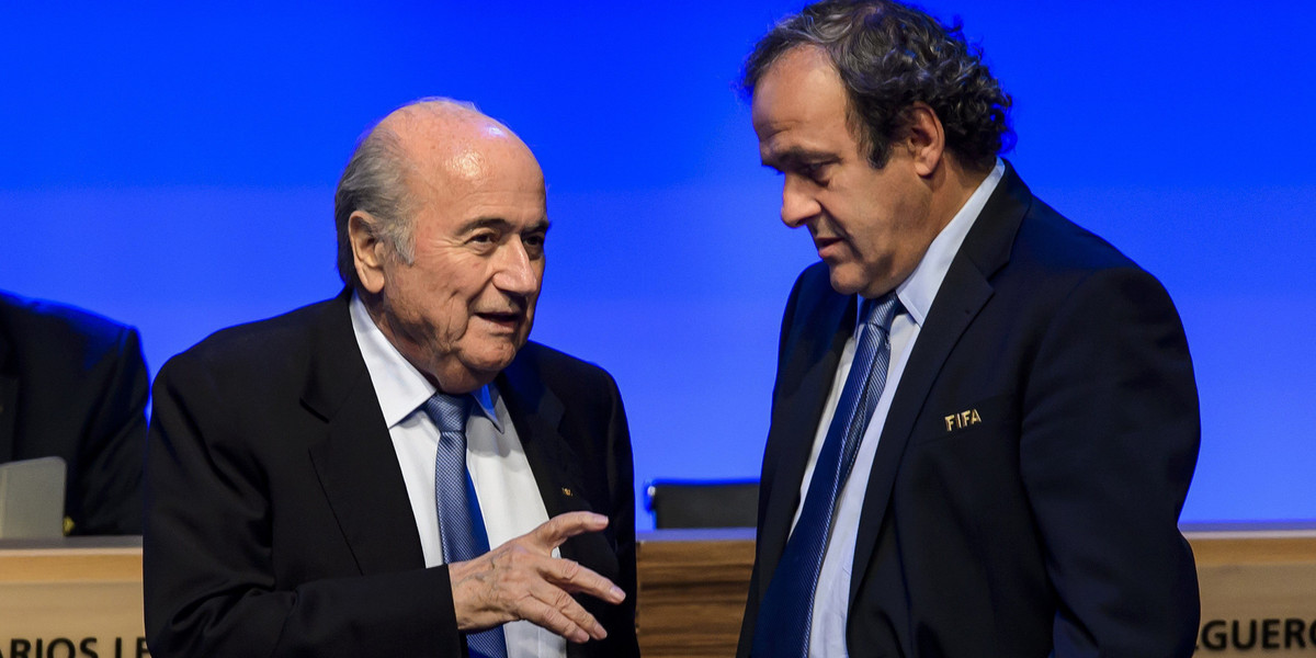 Platini tłumaczy się z przelewu od Blattera