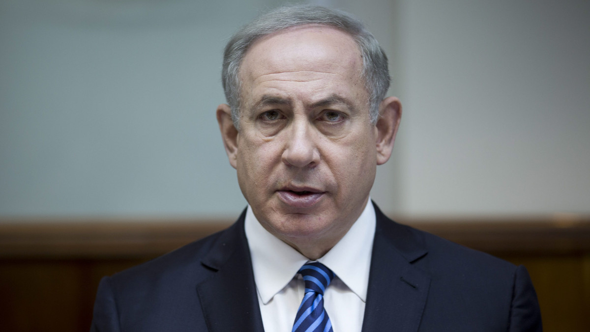 Premier Izraela Benjamin Netanjahu skrytykował jako skierowane przeciwko Izraelowi przemówienie wygłoszone przez sekretarza stanu USA Johna Kerry'ego i zarzucił mu "obsesję" na punkcie osiedli żydowskich na terenach palestyńskich.