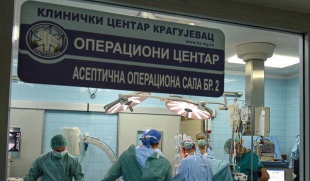 Kragujevac KC Kraggujevac Dr  Ivan Stojadinovic, Dr Norberto Ventura operacija na kicmi 210819 RAS foto Nebojsa Raus05