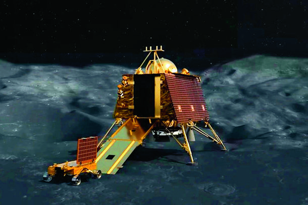 Chandrayaan-3, indyjska bezzałogowa misja księżycowa. Dzięki niej 22 sierpnia 2023 r. Indie umieściły na Srebrnym Globie łazik zasilany energią słoneczną.