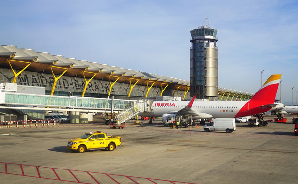 Aktywiści kliomatyczni zablokowali pas startowy na lotnisku w Madrycie