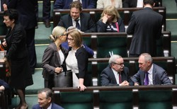 Partyjna ściągawka dla polityków PiS. Tak mają odpowiadać dziennikarzom