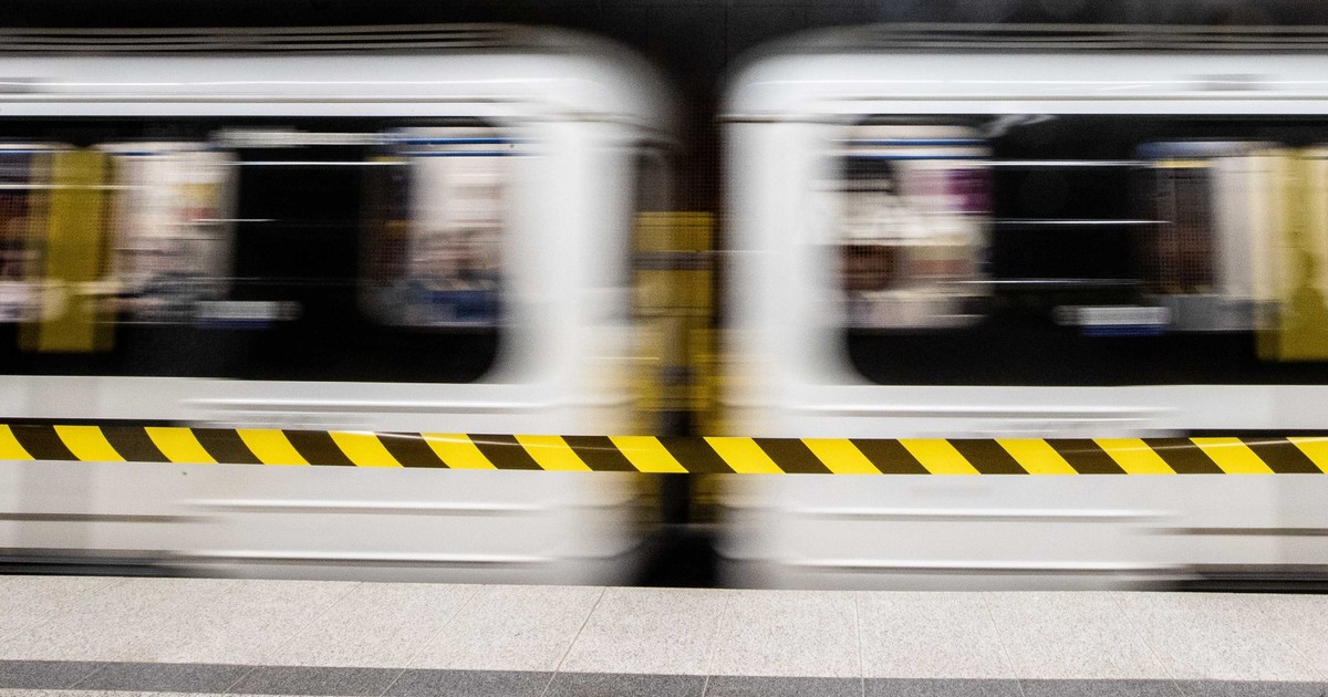 Metró alá esett egy 11 éves fiú – Pokoli videón a borzalom