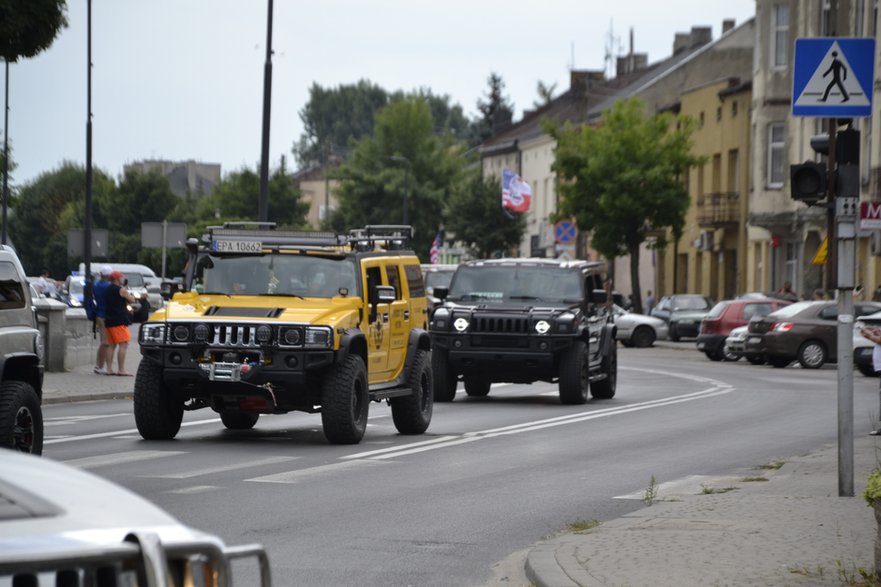 Parada aut amerykańskich w Ozorkowie