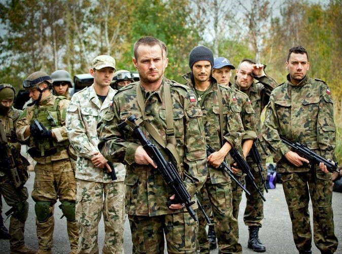 'Misja Afganistan' to 13-odcinkowy serial wyprodukowany przez Canal+. Aby zapewnić o jego sukcesie napiszemy tylko jedno: Paweł Małaszyński w mundurze