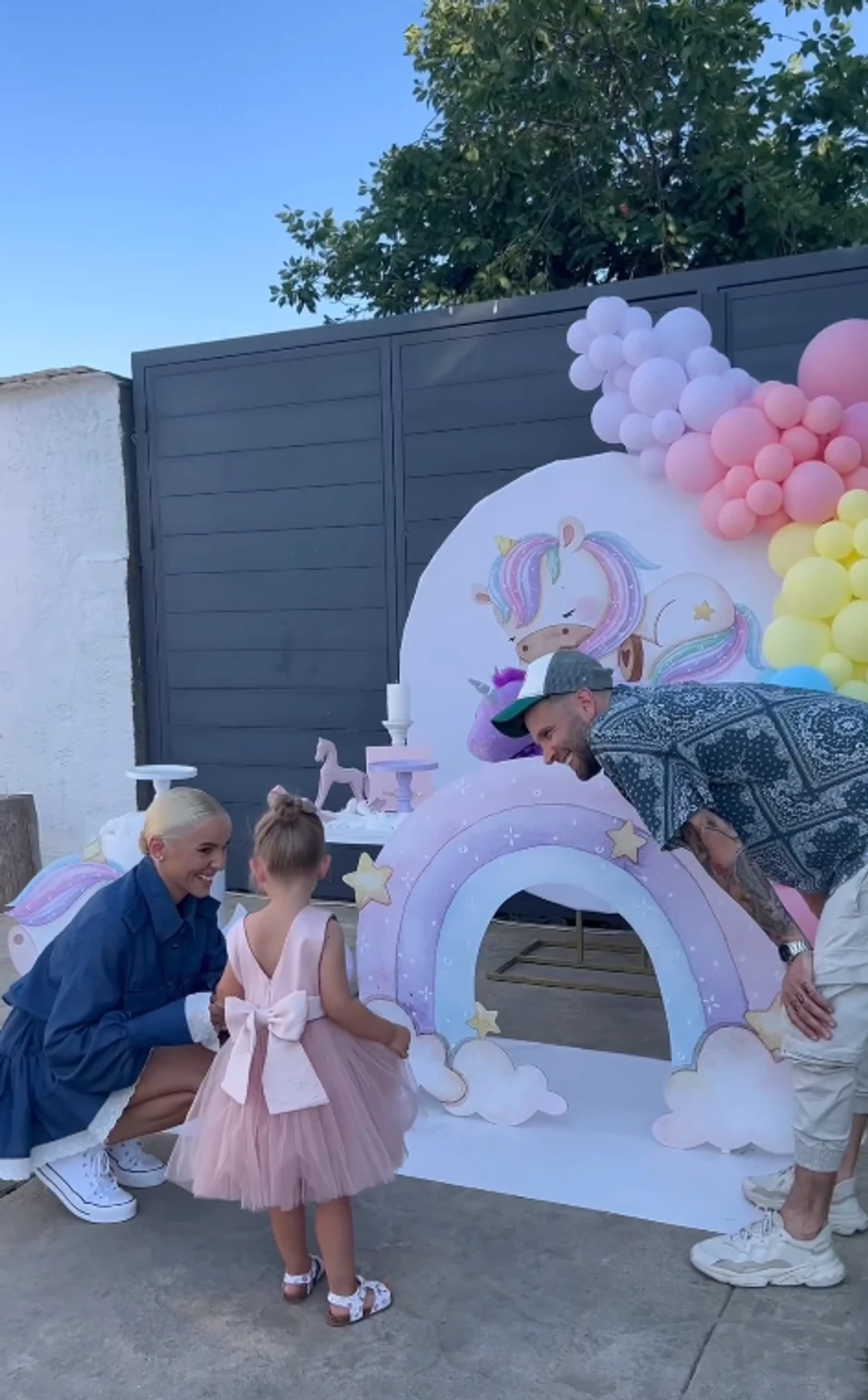 Jovana Jocić i Vladan Savić sa ćerkom