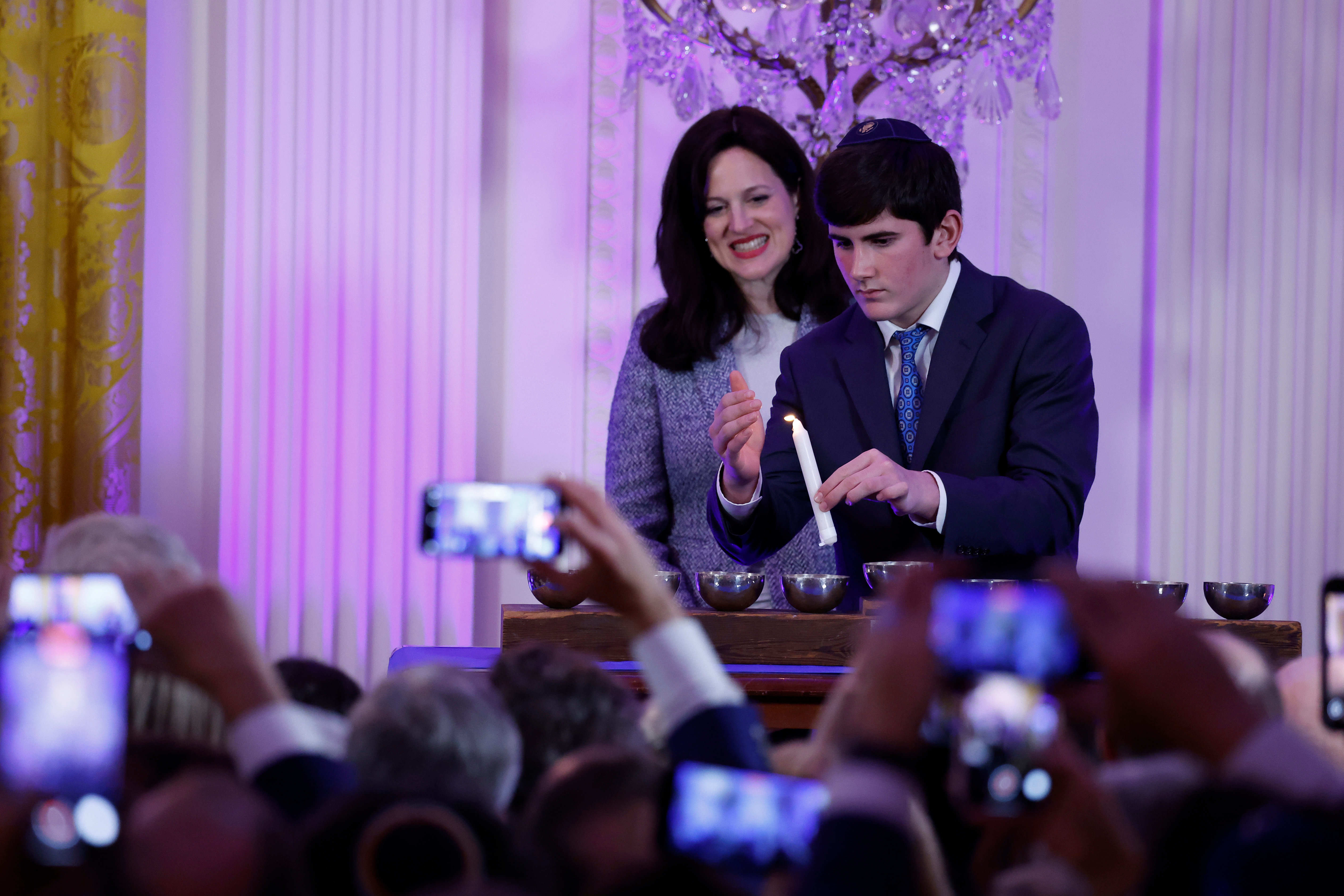 Ab Sonntag: Chanukka – acht Tage Licht für Juden weltweit