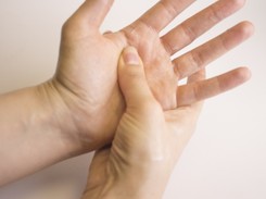 Refleksologia rąk w domu. Genialny masaż do samodzielnego wykonania