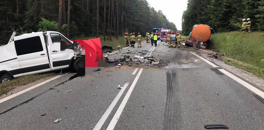 Droga była usłana rozbitymi w drobny mak elementami karoserii. Tragedia w Rybnikach