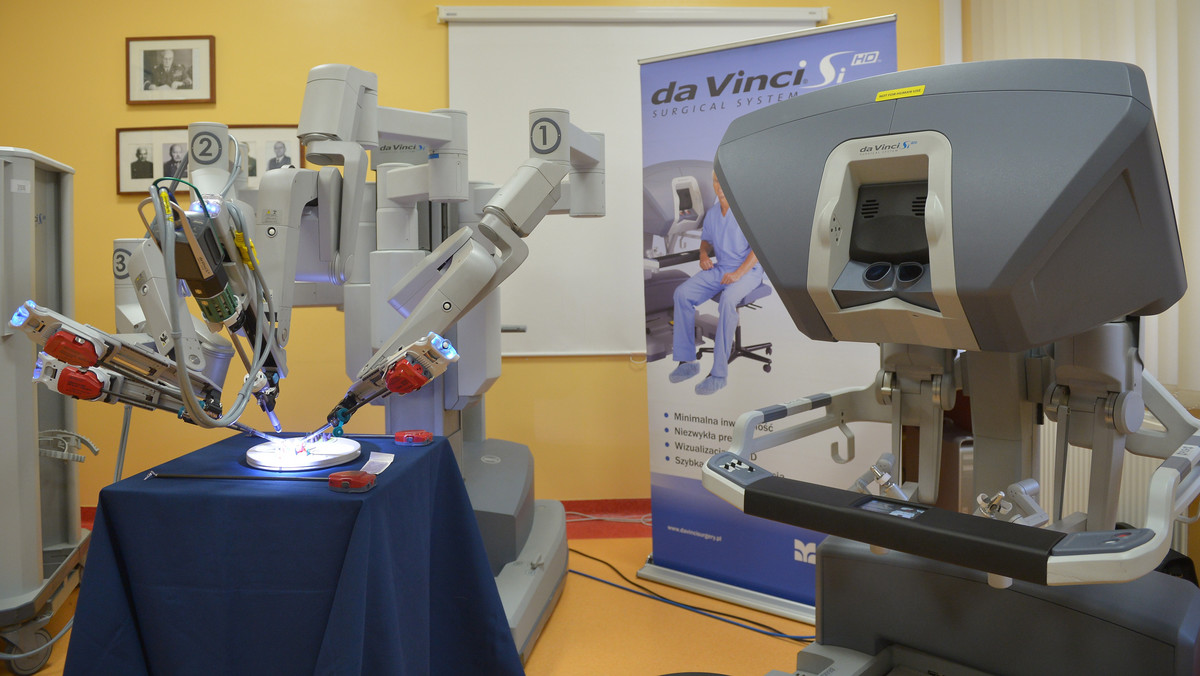 Polska medycyna nie powinna już dłużej zwlekać z wprowadzeniem na sale operacyjne robotów, które są przyszłością chirurgii małoinwazyjnej – mówili specjaliści podczas konferencji prasowej w Warszawie.