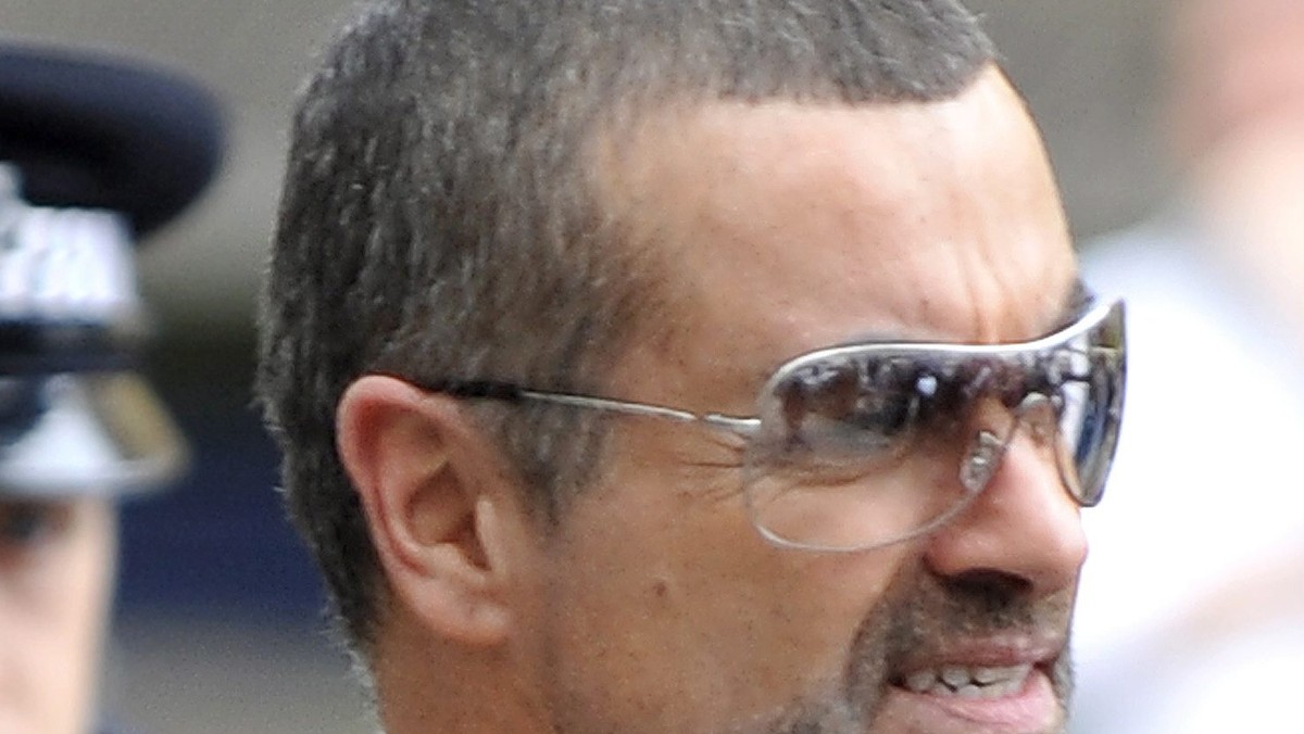 Piosenkarz George Michael został skazany na osiem tygodni więzienia za prowadzenie pod wpływem narkotyków. Sędzia powiedział piosenkarzowi, że jego uzależnienie od marihuany stwarza zagrożenie dla niego samego i dla społeczeństwa.