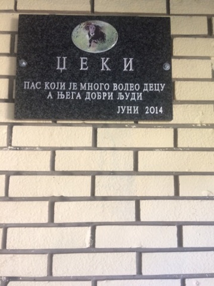 Spomen-ploča psu Džekiju