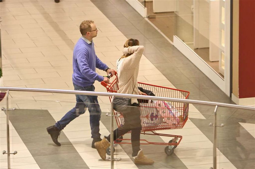 Stuhr na zakupach z żoną. Co przymierzał? FOTO