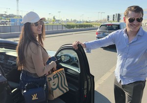 Tanja Savić i Muki na aerodromu