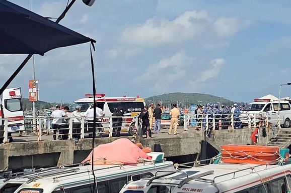 TURISTI OSTALI ZAROBLJENI U PREVRNUTOM GLISERU Svi su iznenada pali u more i počela je BORBA ZA ŽIVOT: Uzrok nesreće u Vijetnamu i dalje misterija