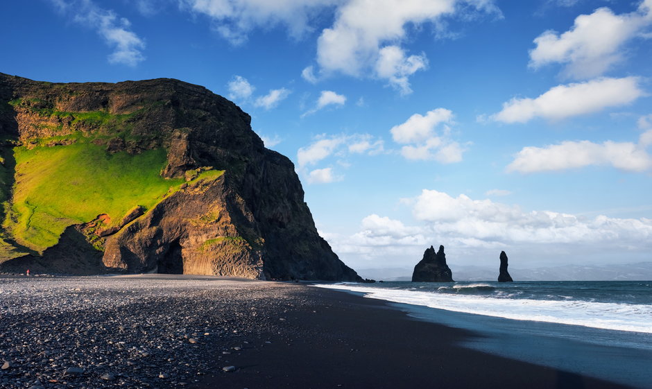 Reynisfjara, czyli czarna plaża na Islandii