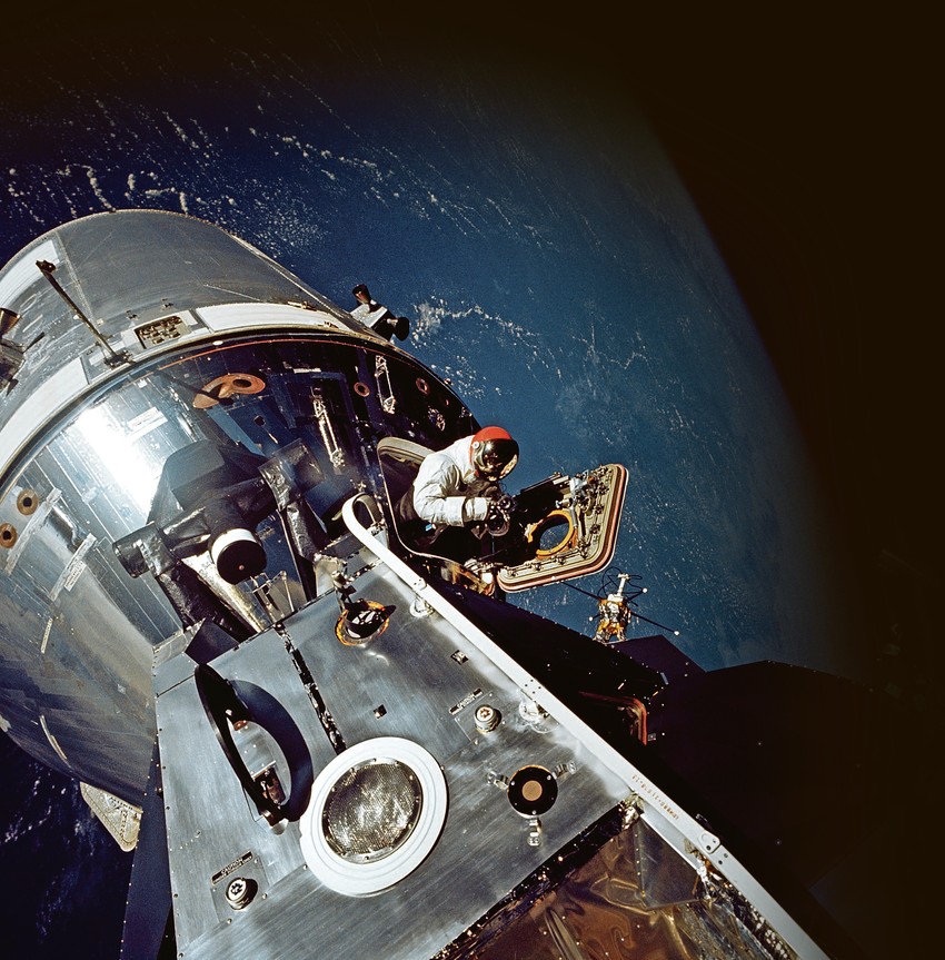 Prvi ljudi na Mesecu