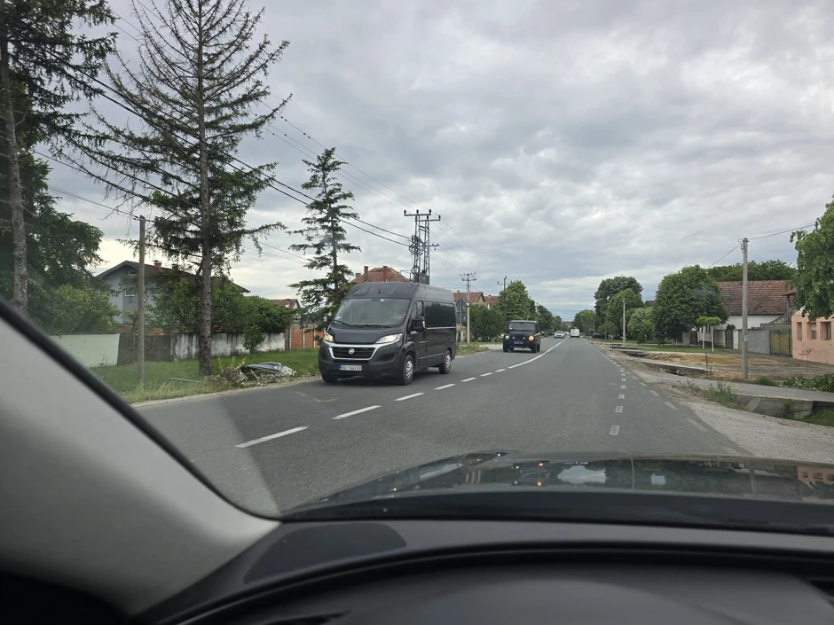 Džip koji je pronadjen u Putincima prevoze u Beograd