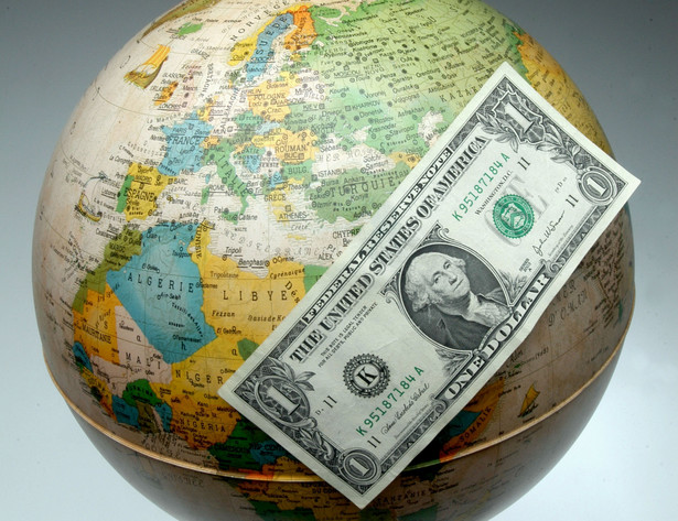 6 lipca 1785 roku Stany Zjednoczone ochrzciły „zielonego” mianem swojego narodowego środka płatniczego. Nikt jeszcze nie przypuszczał wówczas, że dolar stanie się najważniejszą walutą w światowej gospodarce.
