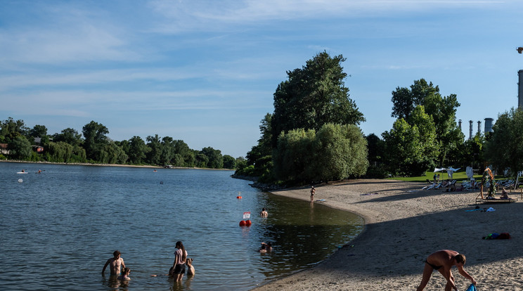 Megnyílt a római parton a szabadstrand/ Fotó: MTI/ Mónus Márton