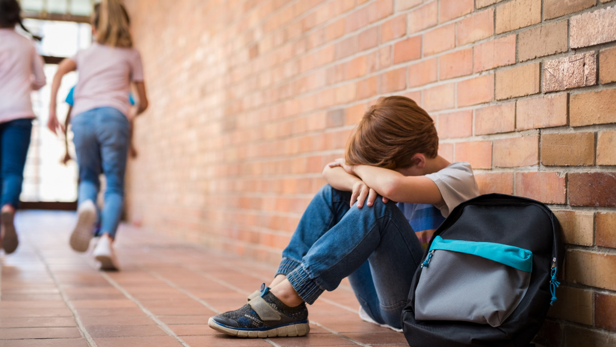 Kobieta odpowie za naruszenie nietykalności 12 sześciolatków, które uczęszczały do jednego z miejskich przedszkoli w Gorzowie Wielkopolskim. Organy ścigania zaalarmowali rodzice dzieci. Przedszkolanka nie przyznaje się do winy i twierdzi, że rodzice są do niej uprzedzeni. Ale zdaniem prokuratury nie ma wątpliwości, że kobieta krzywdziła dzieci.