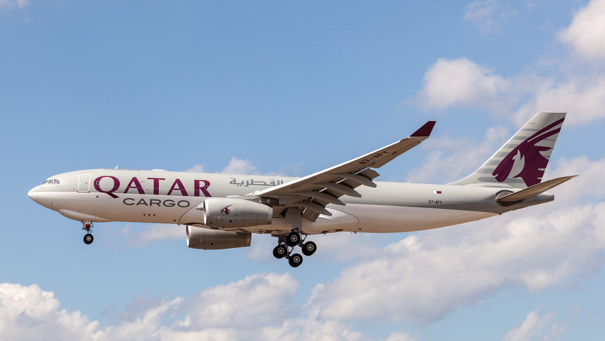 Samolot linii lotniczych Qatar Airlines lecący z Bali do Doha został zmuszony do powrotu z pasa startowego na terminal, po tym jak przy jednym z pasażerów znaleziono bombę-zabawkę.