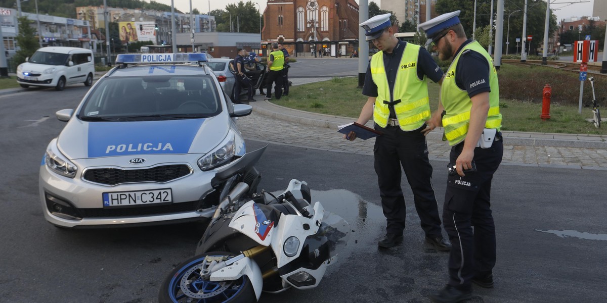 Kolizją zakończył się policyjny pościg za motocyklistą piratem